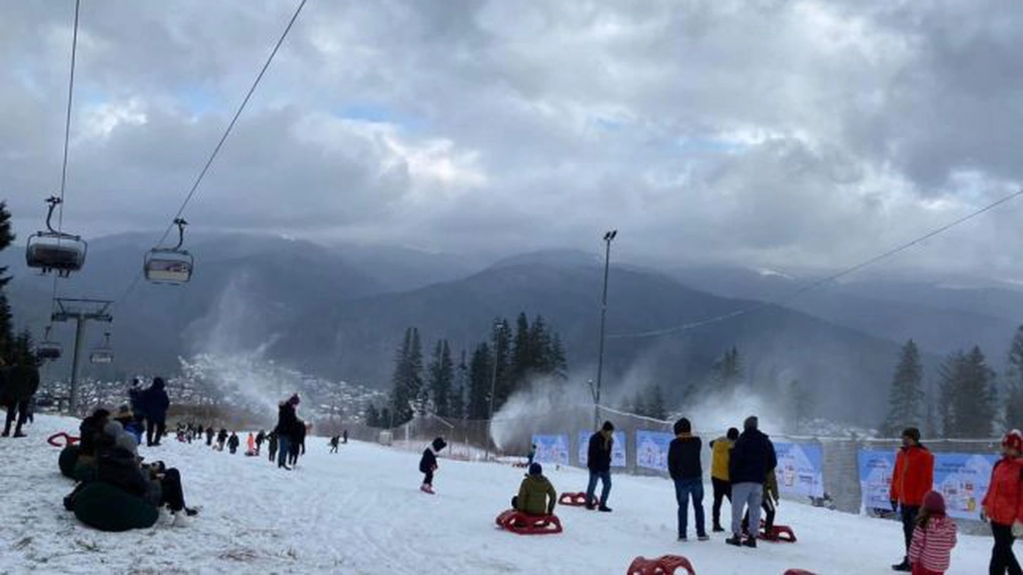 Atmosferă tristă de Crăciun, pe Valea Prahovei. Cum petrec turiştii la munte