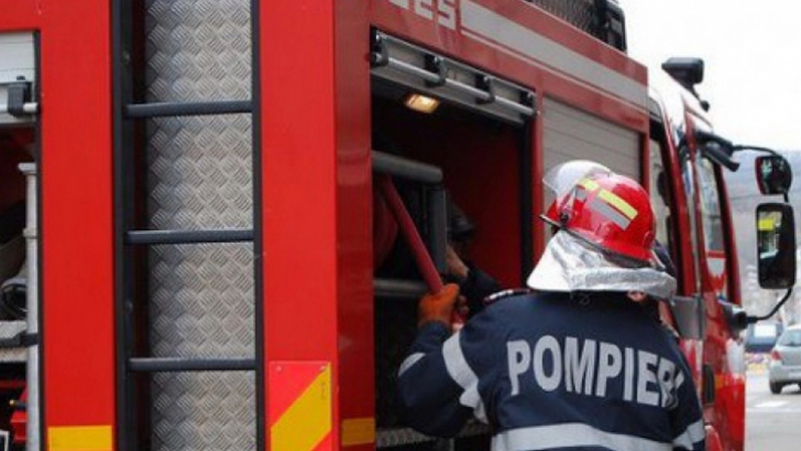 EXCLUSIV! Incendiu în Lunca Cetăţuii. Pompierii intervin in forță după ce o casă a fost cuprinsă de flăcări - FOTO/LIVE VIDEO
