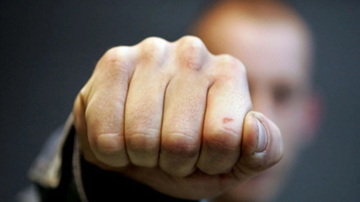 Un bărbat din Iași, obligat să achite daune morale după un scandal cât casa! Individul, condamnat pentru lovire și distrugere!