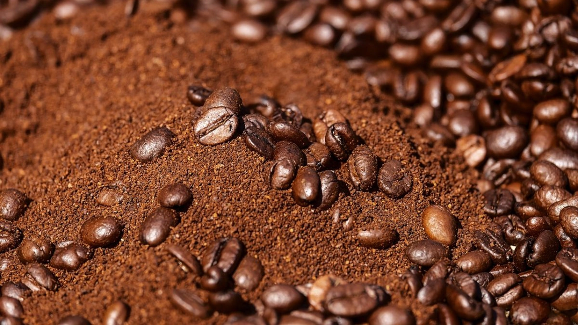 Tratamente exfoliant din scrub de cafea și miere de casă