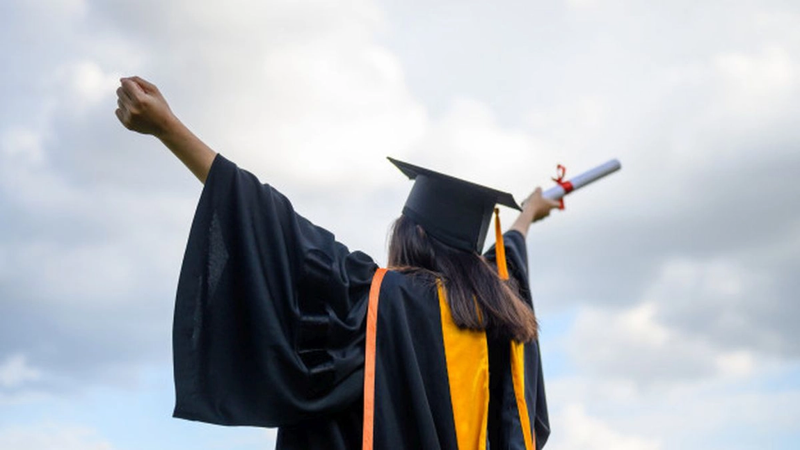 Studenta care a strigat după ajutor pe Facebook a primit răspuns de la mii de ieșeni! Tânăra va putea finaliza studiile după ce BZI i-a publicat povestea