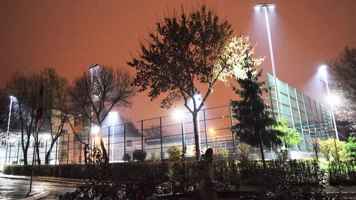 Teren de sport modern, la Colegiul Național de Artă 
