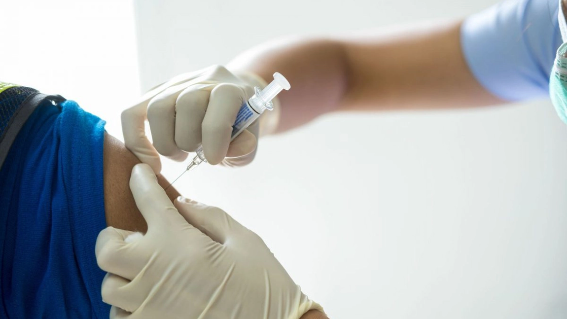 Guvernul a aprobat introducerea unor noi categorii de persoane în etapa a doua de vaccinare