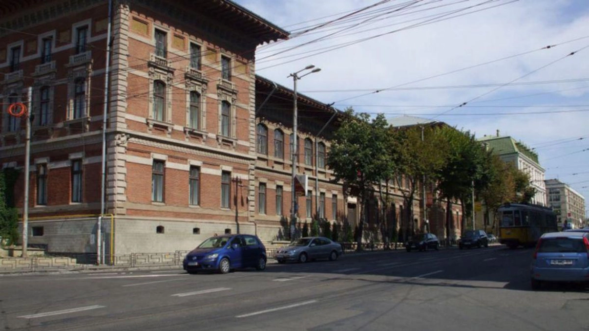 Descoperiți „Cufărul cu Istori-e” de la Colegiul Naţional!