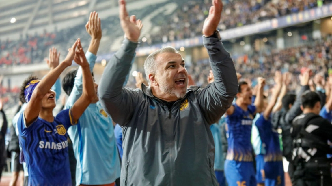 Cosmin Olăroiu: ''M-am săturat ca noi, românii, să fim priviți ca niște persoane umile, care ținem capul jos!''