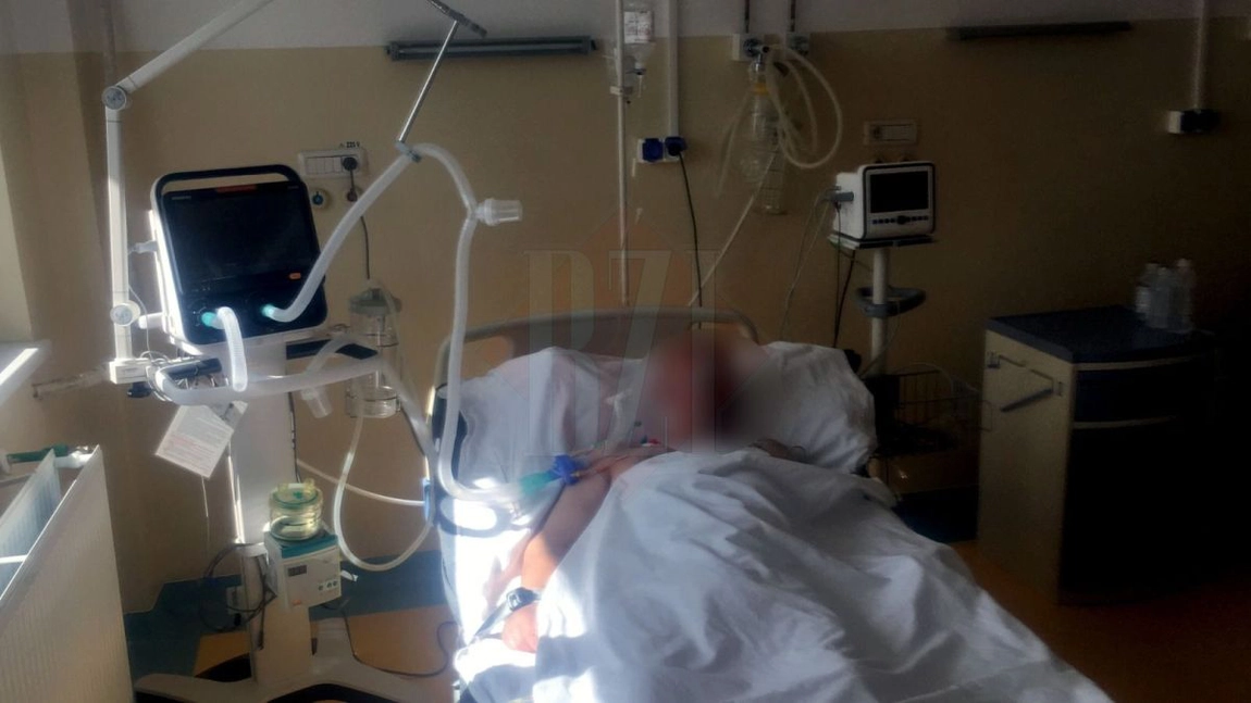 Tot mai mulți pacienți care au stat în izolare la domiciliu pe perioada sărbătorilor de iarnă au ajuns în stare gravă la spital! 61 de ieșeni sunt internați pe secțiile de Terapie Intensivă