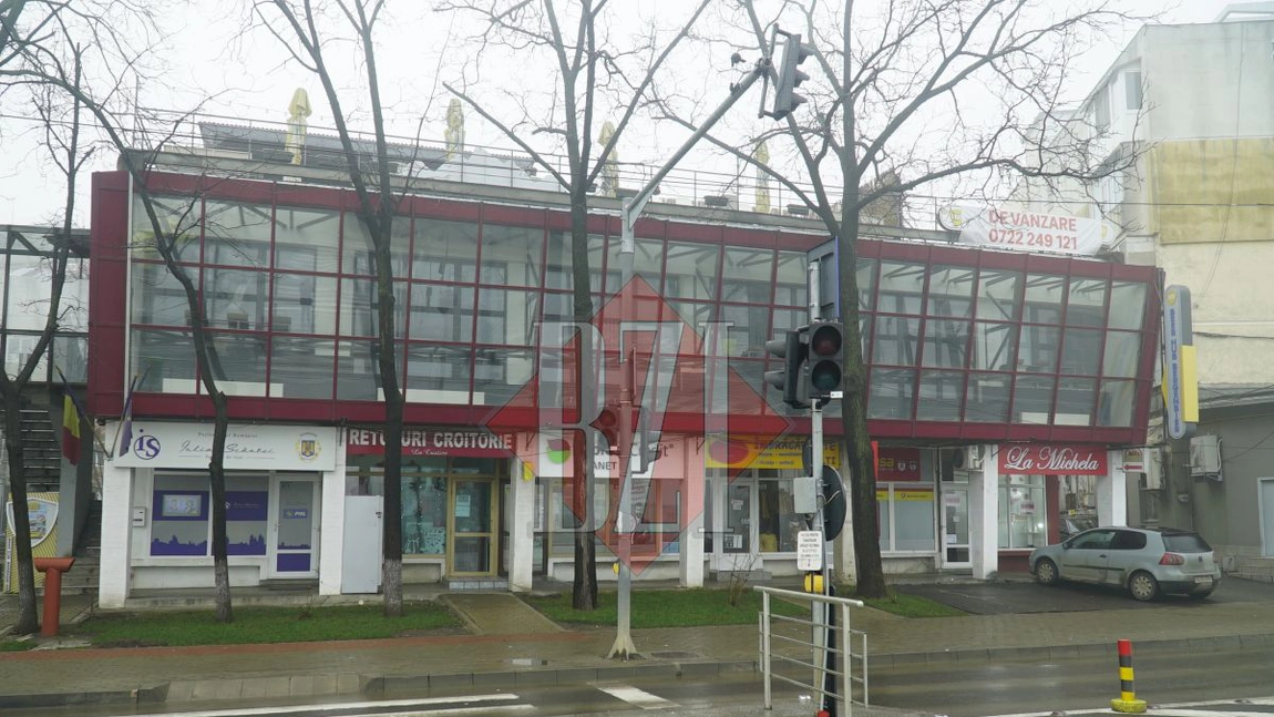 Cuibul politicienilor din Iași este scos la vânzare! Proprietarul din București scapă de etajul din clădirea centrală. Prețul este pe măsură