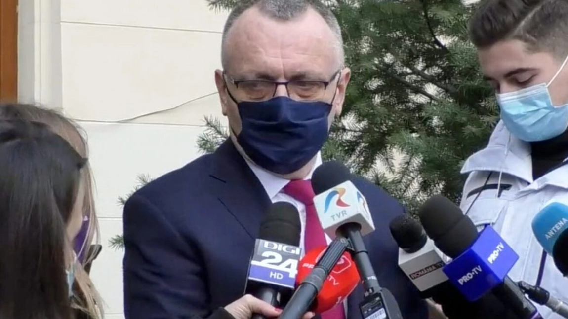 Sorin Cîmpeanu: „Anul școlar se va încheia, examenele școlare se țin“