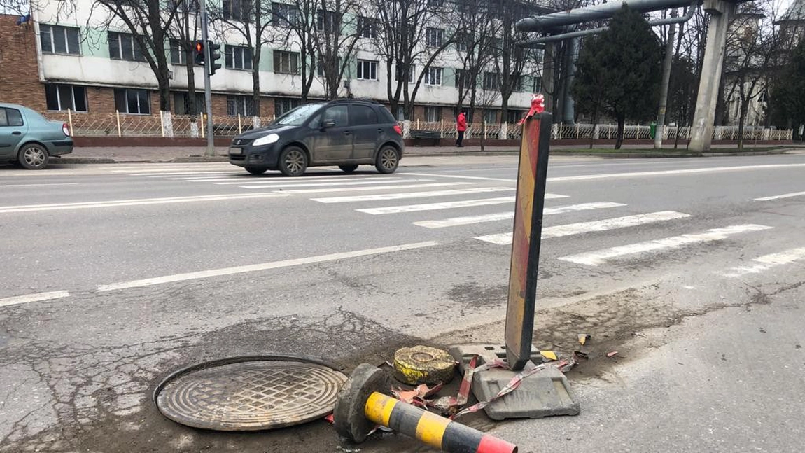 Traficul din zona Bucium îngreunată de nepăsarea autorităților locale! Un canal împiedică bunul mers al circulaţiei - GALERIE FOTO
