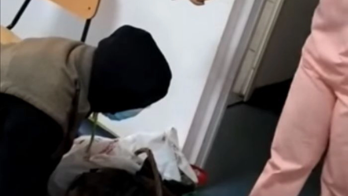 Controlul la Spitalul din Corabia se lasă cu amenzi! Ministrul Vlad Voiculescu, deranjat de modul în care a fost tratat un bătrân - VIDEO