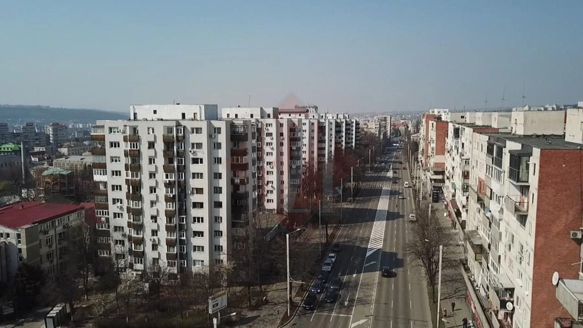 Asociație de proprietari din Iași, obligată de judecători să repare acoperișul unui bloc! Scandalul a izbucnit după ce un ieșean s-a trezit cu apartamentul deteriorat! Responsabilii, puși să îi plătească despăgubiri ieșeanului! (Exclusiv)