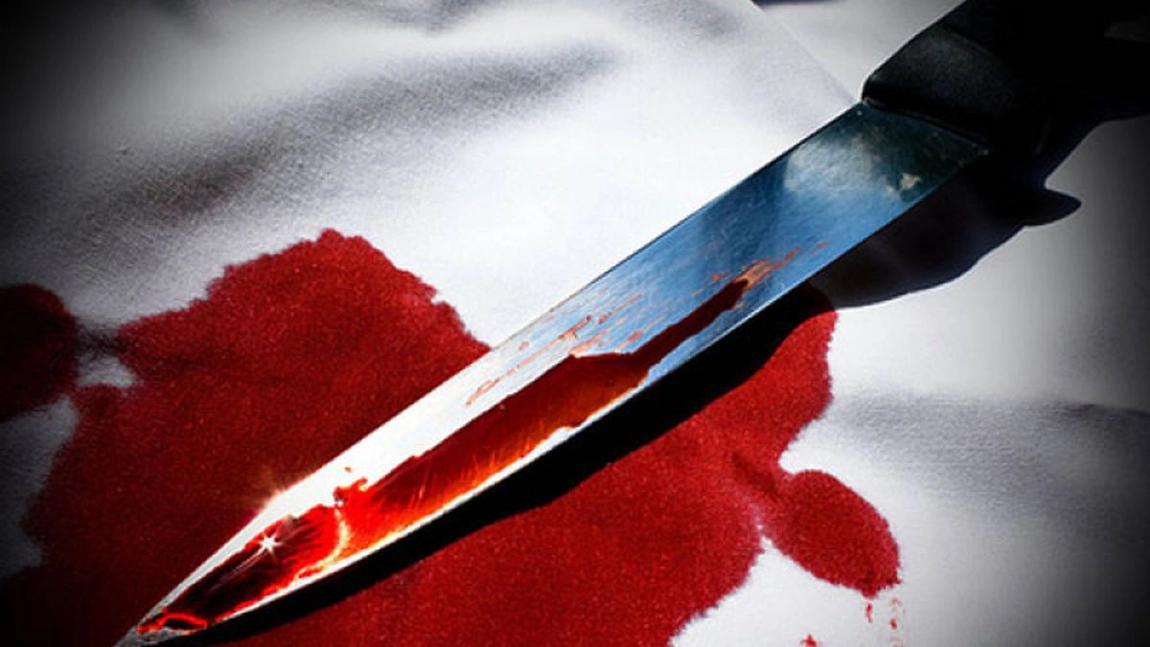 Femeie din Iași, mușcată de propriul soț! Victima, înjunghiată în spate cu un cuțit de bucătărie de cel care trebuia să o protejeze! Agresorul, pedepsit de judecători pentru tentativă de omor! (Exclusiv)