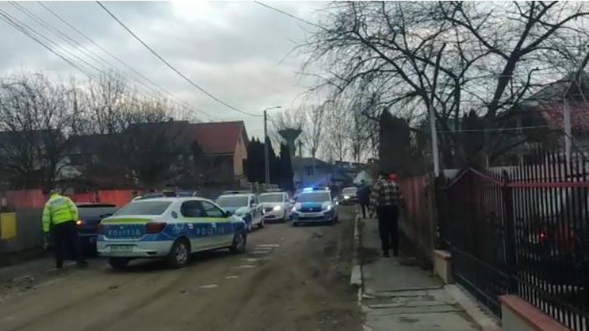 Urmărire cu focuri de armă în judeţul Iași! Poliţiştii au tras mai multe gloanţe spre maşina care a intrat în autoturismele oamenilor legii