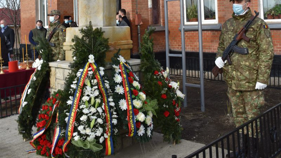 Monumentul Eroilor ridicat de un sculptor băcăuan la Miroslava a fost sfințit