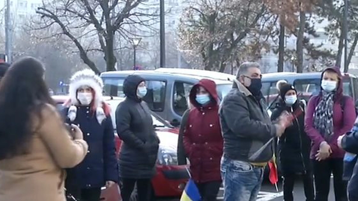 Protest al părinților elevilor din Sectorul 1. Clotilde Armand a tăiat bursele copiilor!
