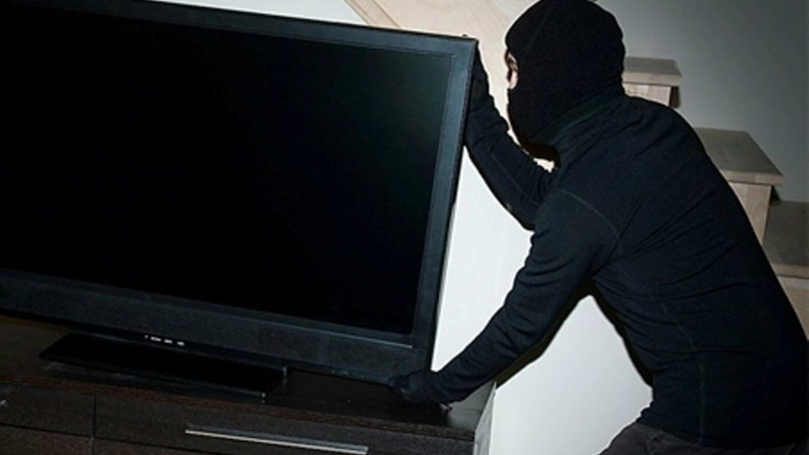 Un bărbat căutat de oamenii legii din Vaslui a fost găsit în Iași. Acesta este bănuit de furt - Exclusiv