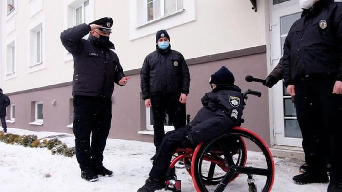 Copil, în vârstă de 10 ani, cu cancer cerebral și-a îndeplinit visul: a devenit poliţist!
