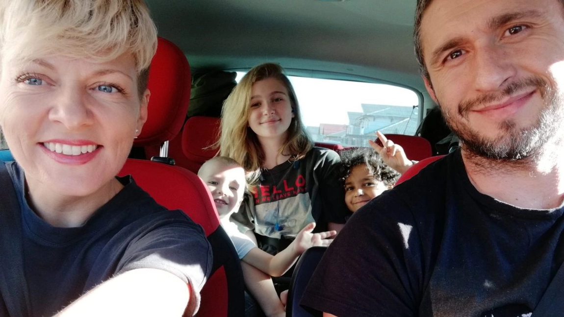 Fetiţa adoptată de Dana și Dragoş Bucur a reuşit să se integreze noii familii
