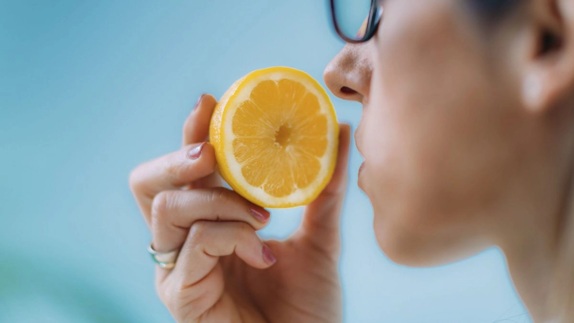 Covid-19: cât poate dura anosmia, pierderea mirosului?