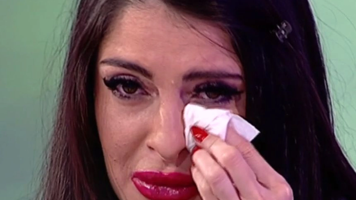 Gabriela Cristoiu a fost bătută şi sechestrată de iubitul ei. „M-am trezit bătută”