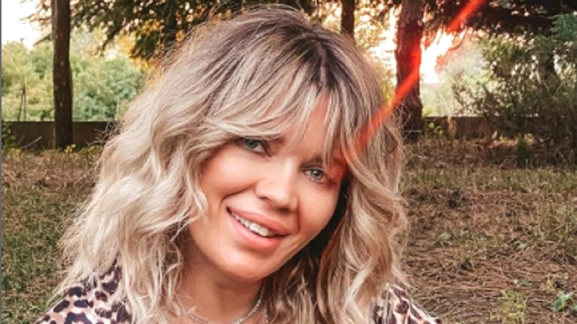 Gina Pistol, pusă la zid de fani. Iubita lui Smiley este acuzată că a abuzat de operațiile estetice