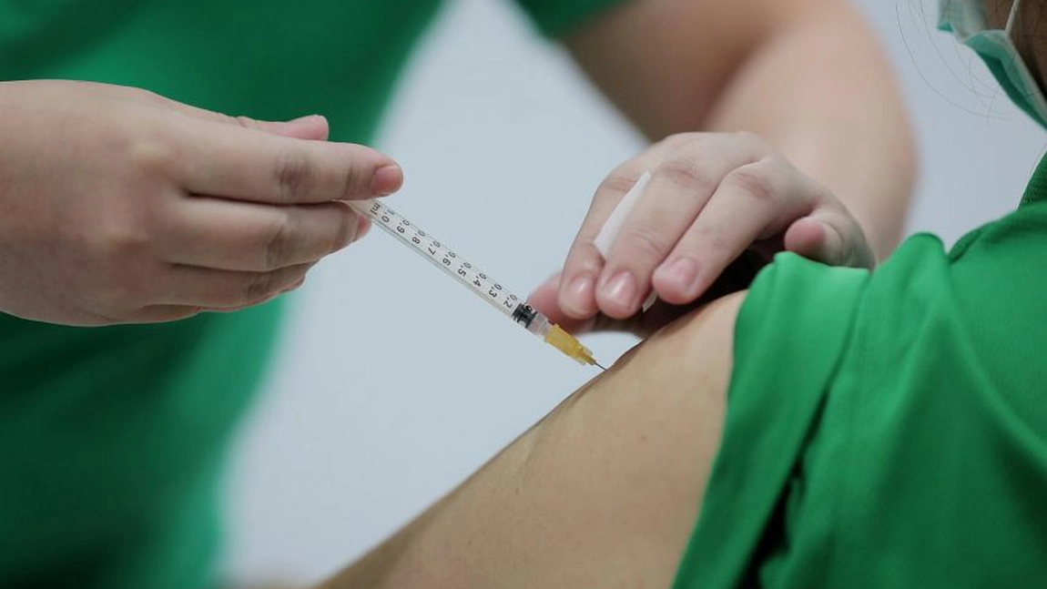 Prima reacție adversă severă la vaccinul de la AstraZeneca! O femeie a intrat în șoc anafilactic - UPDATE