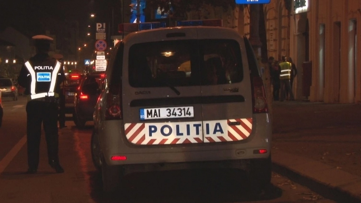 O femeie din Iași a urcat băută la volan! Consultantul financiar a comis un accident rutier! Polițiștii ieșeni au fost uimiți de alcoolemia șoferiței! (Exclusiv)