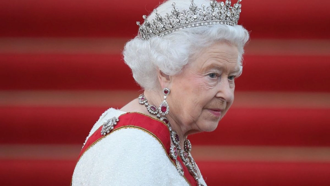 Regina Angliei a alungat personalul de la palat. Motivul are legătură cu prințul Harry și Meghan Markle
