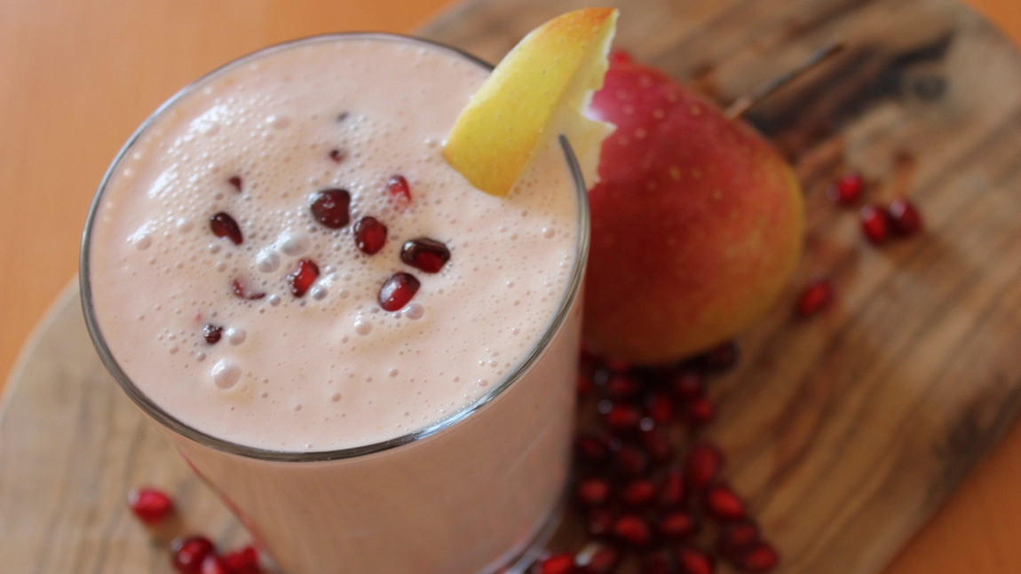 Smoothie cu măr și rodie - Pahar cu vitamine și minerale