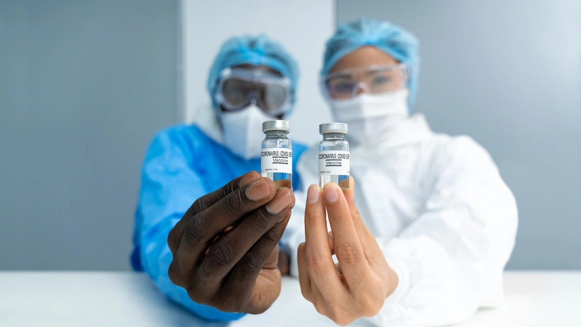 Medicii au încurcat vaccinurile la rapel! În loc să administreze vaccinul de la Pfizer, l-au folosit pe cel de la Moderna