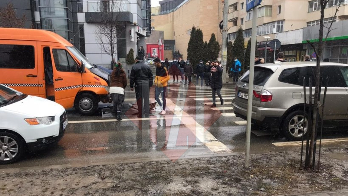 Accident rutier cu o victimă pe strada Sf. Lazăr din municipiul Iași! Au fost implicate două autoturisme - EXCLUSIV, FOTO/VIDEO
