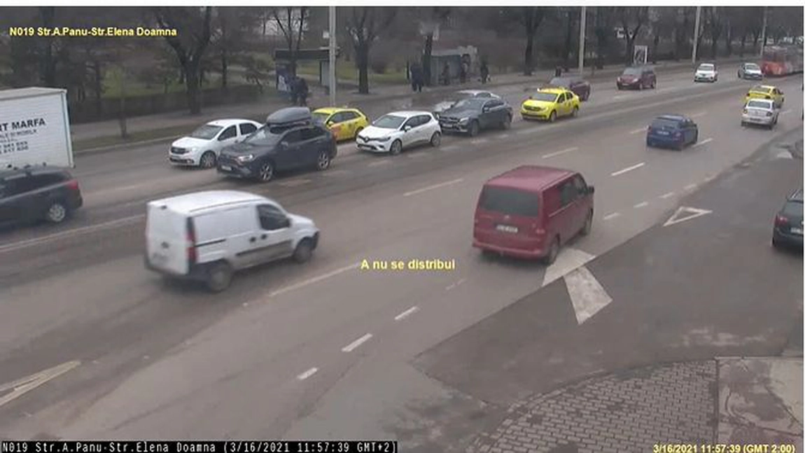 Momentul în care tramvaiul intră în coliziune cu cele 6 maşini! Un consilier local este implicat în accidentul rutier - EXCLUSIV VIDEO