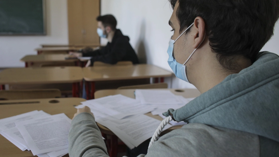 Mii de liceeni, din județul Iași, susțin astăzi simulări la examenele naționale