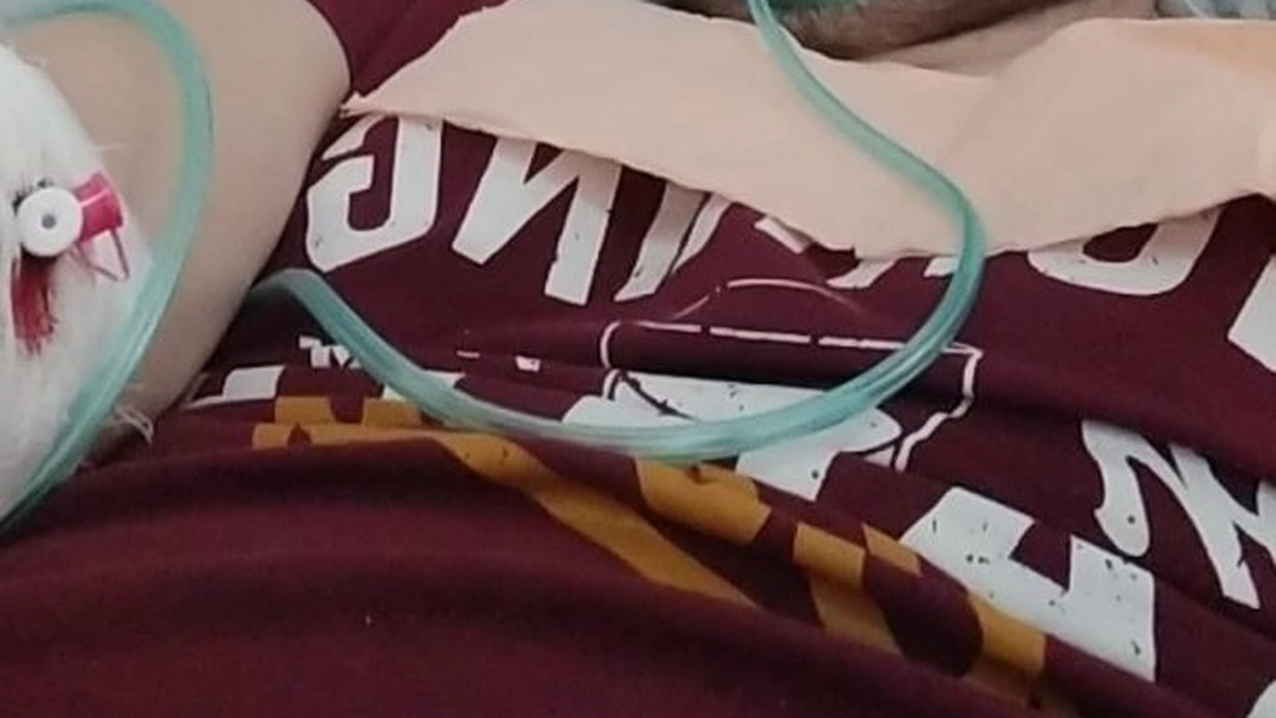 Mesajul sfâșietor al unui pacient bolnav de Covid-19, de pe patul de spital: “Vă rog mult purtați masca și protejaţi-vă!”