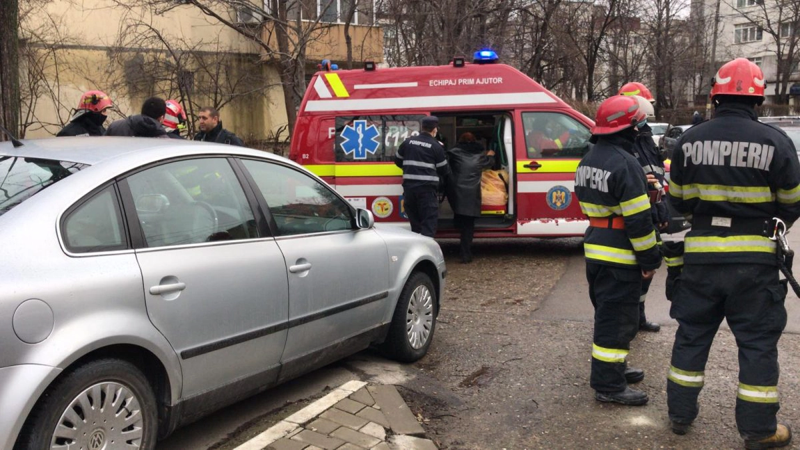 Incendiu cu o victimă într-un bloc din municipiul Iași! Un bărbat cu probleme de sănătate ar fi dat foc la apartament - EXCLUSIV, FOTO, VIDEO, UPDATE