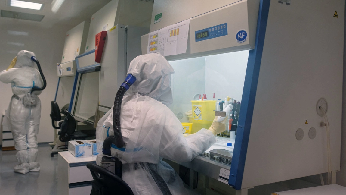 A fost descoperită o nouă tulpină de COVID-19. Aceasta nu ar putea fi detectată de testele PCR