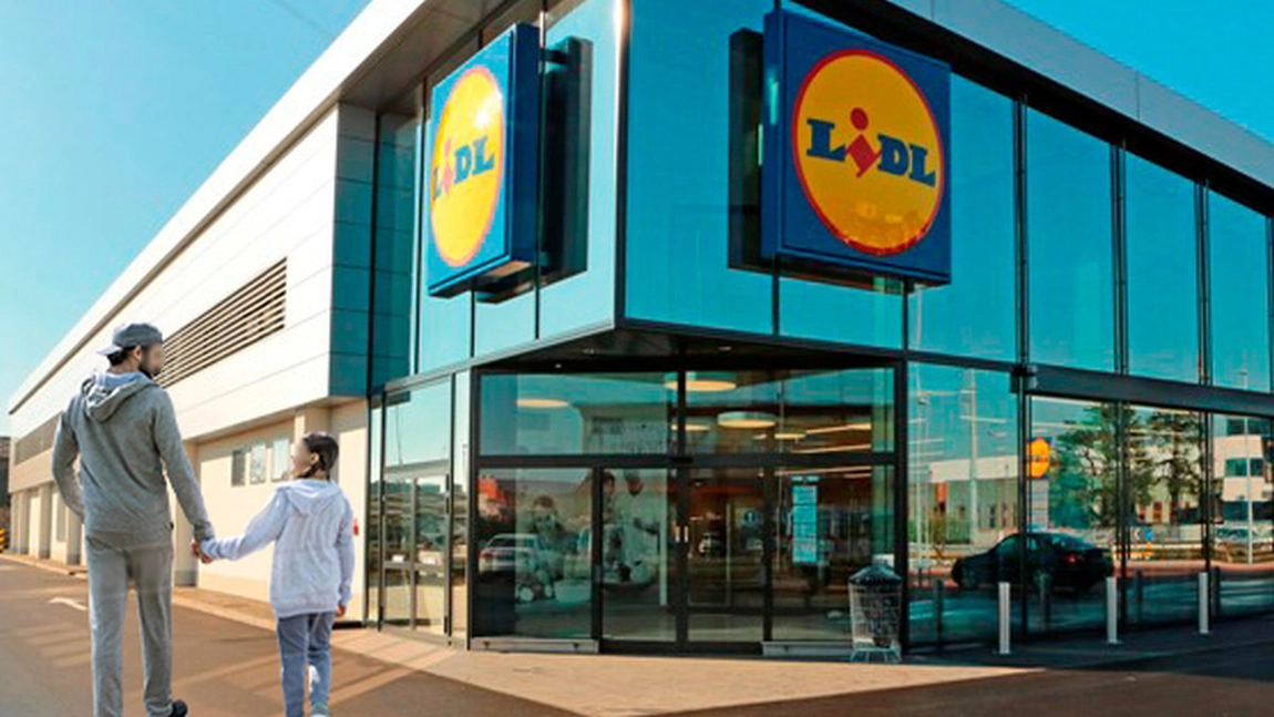 Fetiță de 10 ani, răpită din fața magazinului Lidl, ziua-n amiaza mare! Bărbatul care a luat-o pe micuță: 
