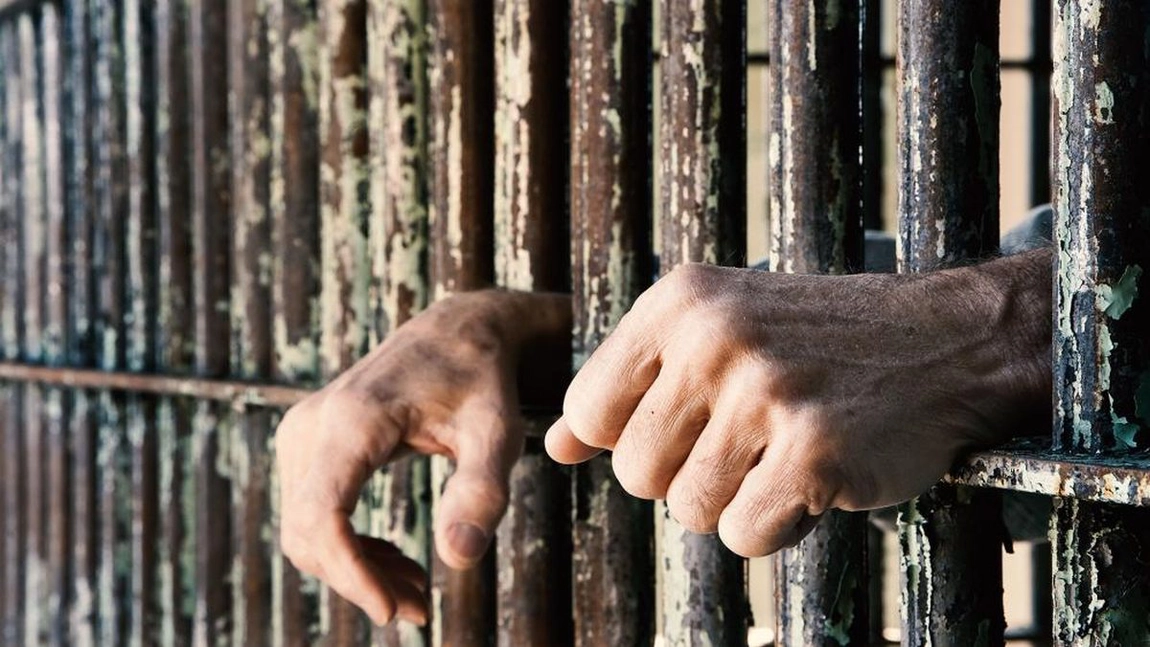 Un ieșean, condamnat la un deceniu de pușcărie! Bărbatul a fost pedepsit după ce și-a ucis în bătaie propriul părinte! Crima nu ar fi ieșit la iveală dacă nu erau vigilenți medicii din Iași!