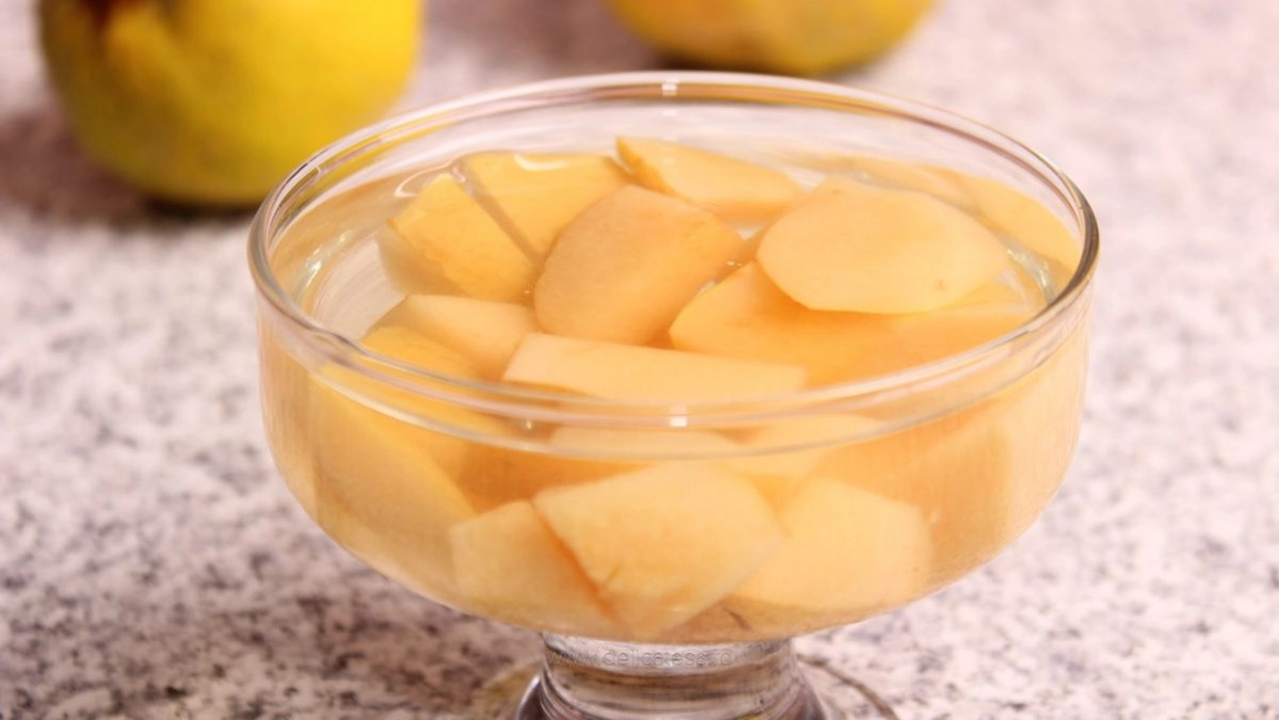 Gutuia, un fruct ideal pentru digestie: iata-i beneficiile in ceai sau cruda