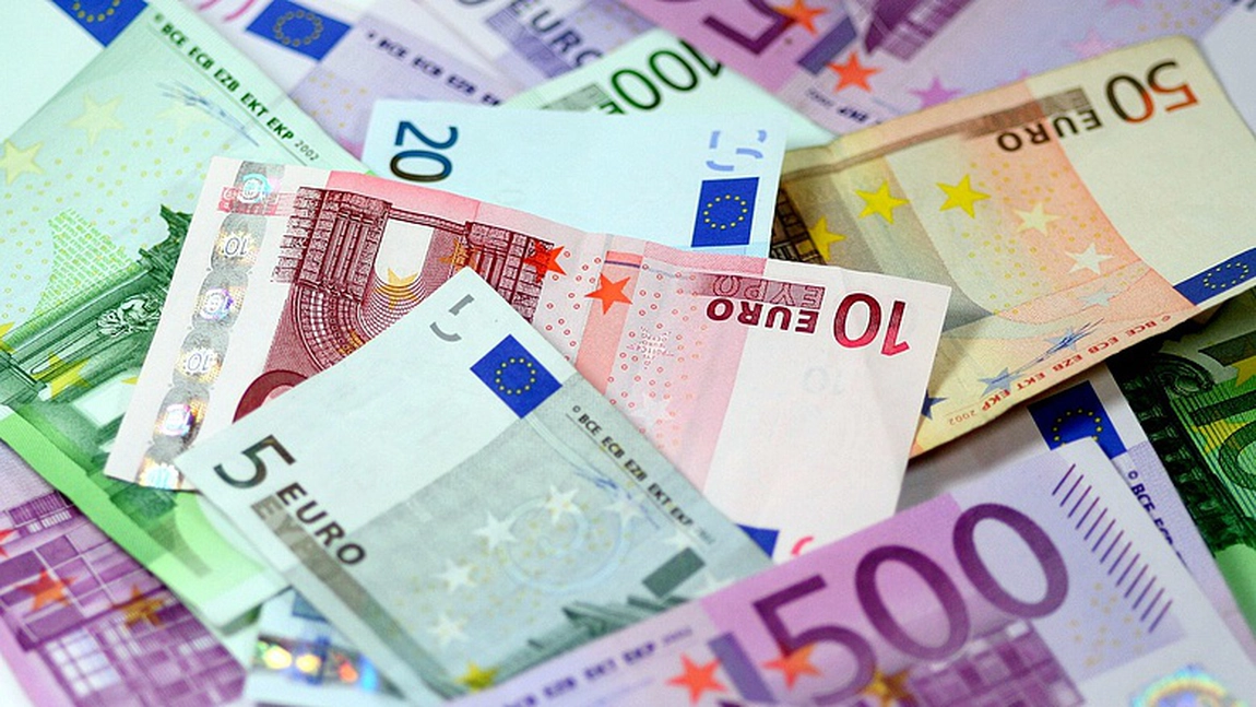 Curs valutar 11 martie 2021. Leul îşi revine în fața euro, după seria de recorduri negative