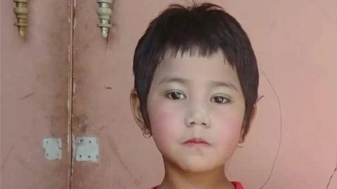 O fetiță de 7 ani, din Myanmar, a fost împușcată mortal în timp ce alerga în brațele tatălui