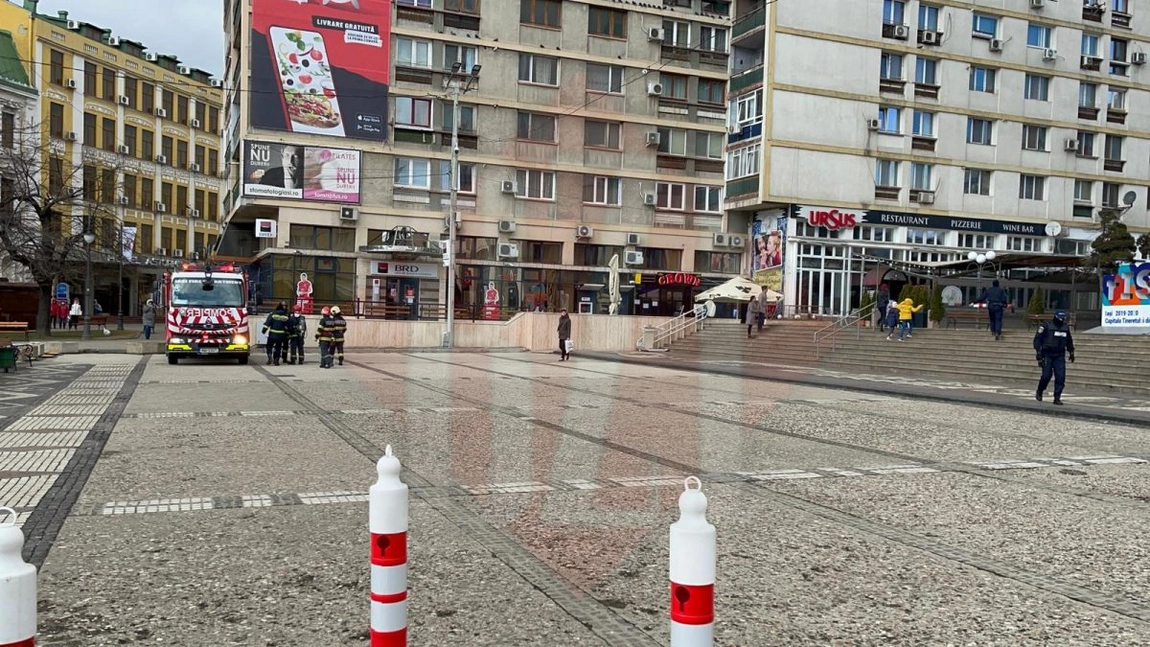 Intervenție în forță la Hotel Unirea. Toate persoanele cazate au fost evacuate. Este alarmă cu bombă! Operațiunea s-a încheiat -  FOTO / VIDEO - EXCLUSIV