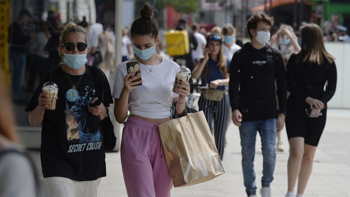 Americanii care sunt complet imunizaţi prin vaccinul COVID-19 nu vor mai fi obligaţi să poarte mască