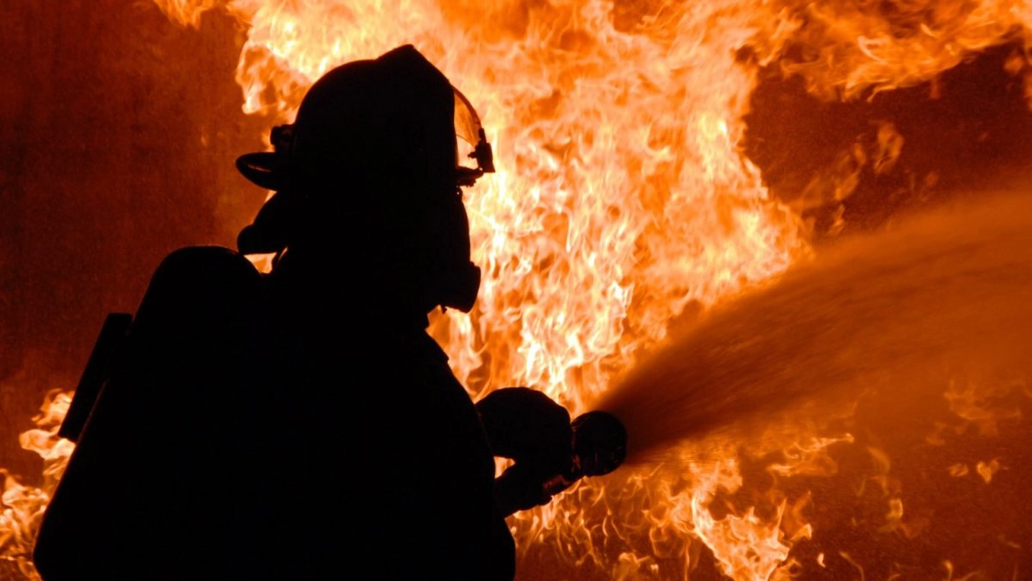 Incendiu la Spitalul de Psihiatrie din Craiova. O pacientă a dat foc unei saltele