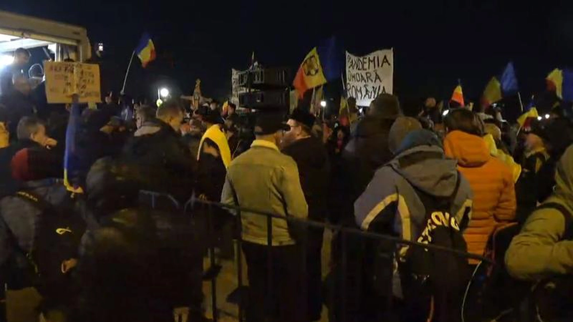 Mesajul unui protestatar din București: „Mă aştept, în urma protestelor, la demisia lui Arafat și la abrogarea legii 55/2020”