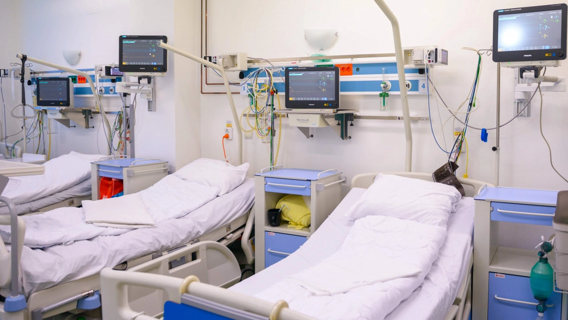 Doar un singur pat liber ATI în toată țara. Peste 1.800 de persoane infectate cu noul coronavirus sunt în stare gravă
