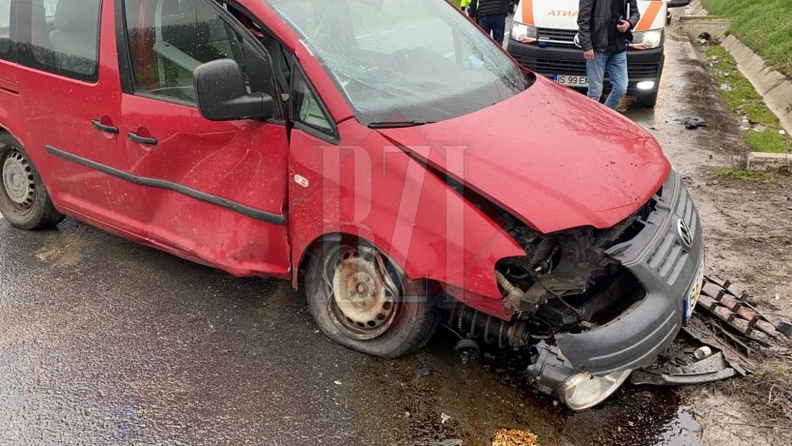 Accident rutier la Schitu Duca. Conducătorul unui autoturism a intrat într-un cap de pod - EXCLUSIV, FOTO, VIDEO