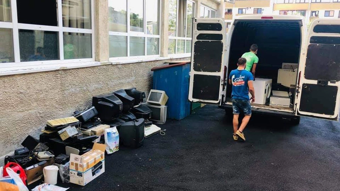 Salubris demarează o nouă campanie de reciclare a deșeurilor electrice și electronice! Ieșenii sunt răsplătiți cu premii instant când merg să recicleze
