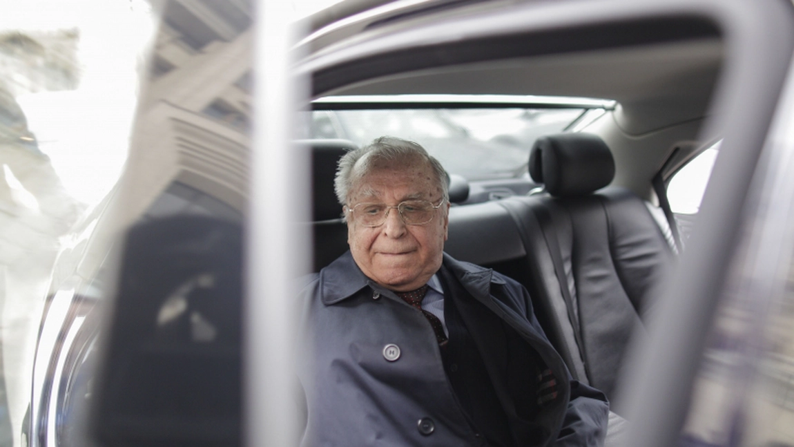 Ion Iliescu și-a dat demisia de la IRR, interimatul fiind asigurat de Alexandru Mironov. Prima decizie, demiterea lui Voican Voiculescu