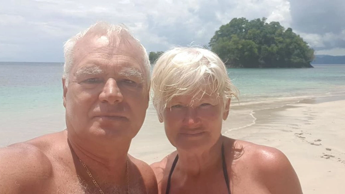 Cum arată Monica Tatoiu în costum de baie la 64 de ani. Femeia de afaceri profită de soare și valurile Oceanului Pacific